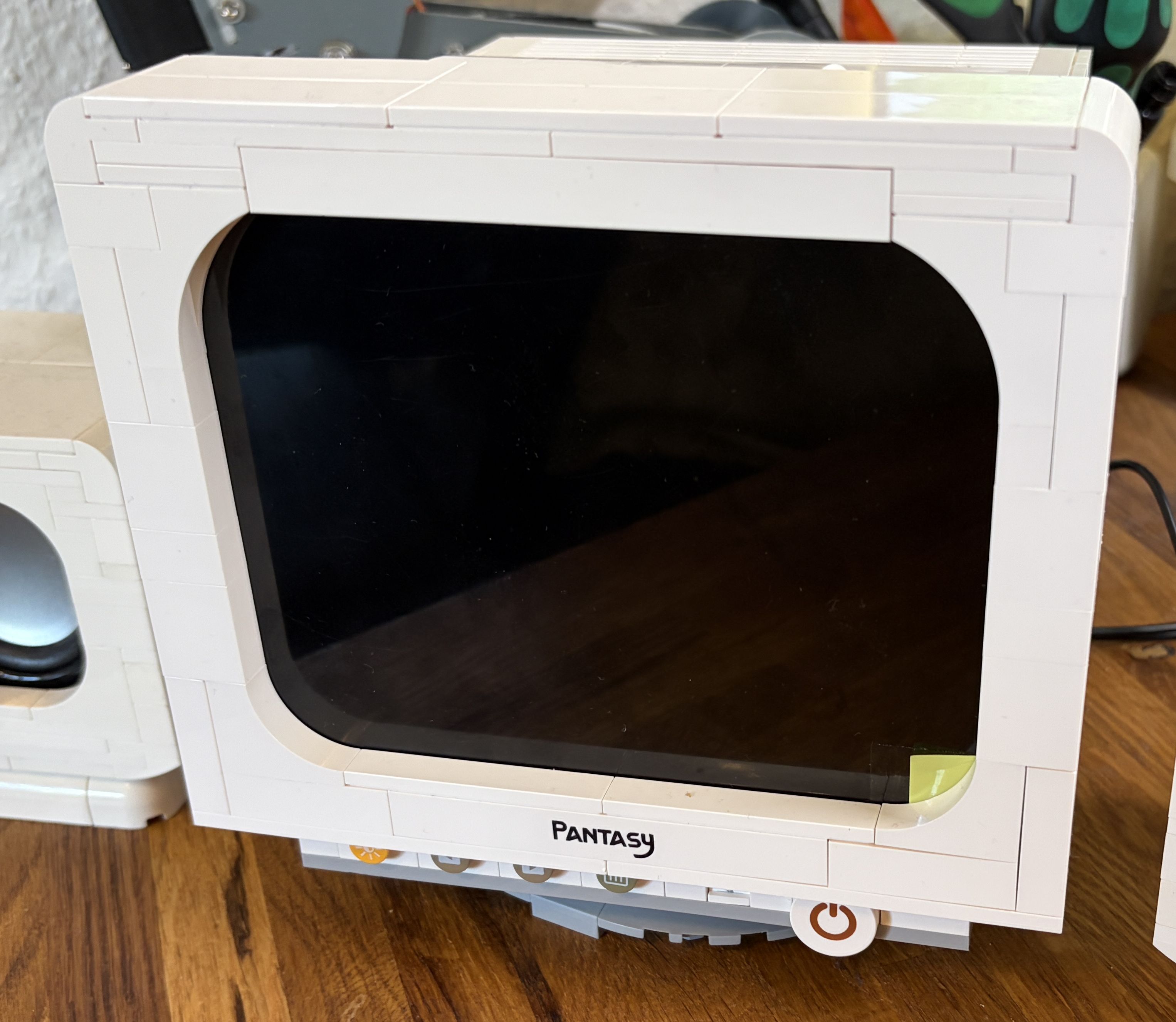 Fertiger BrickDOS-Monitor mit eingebautem Display