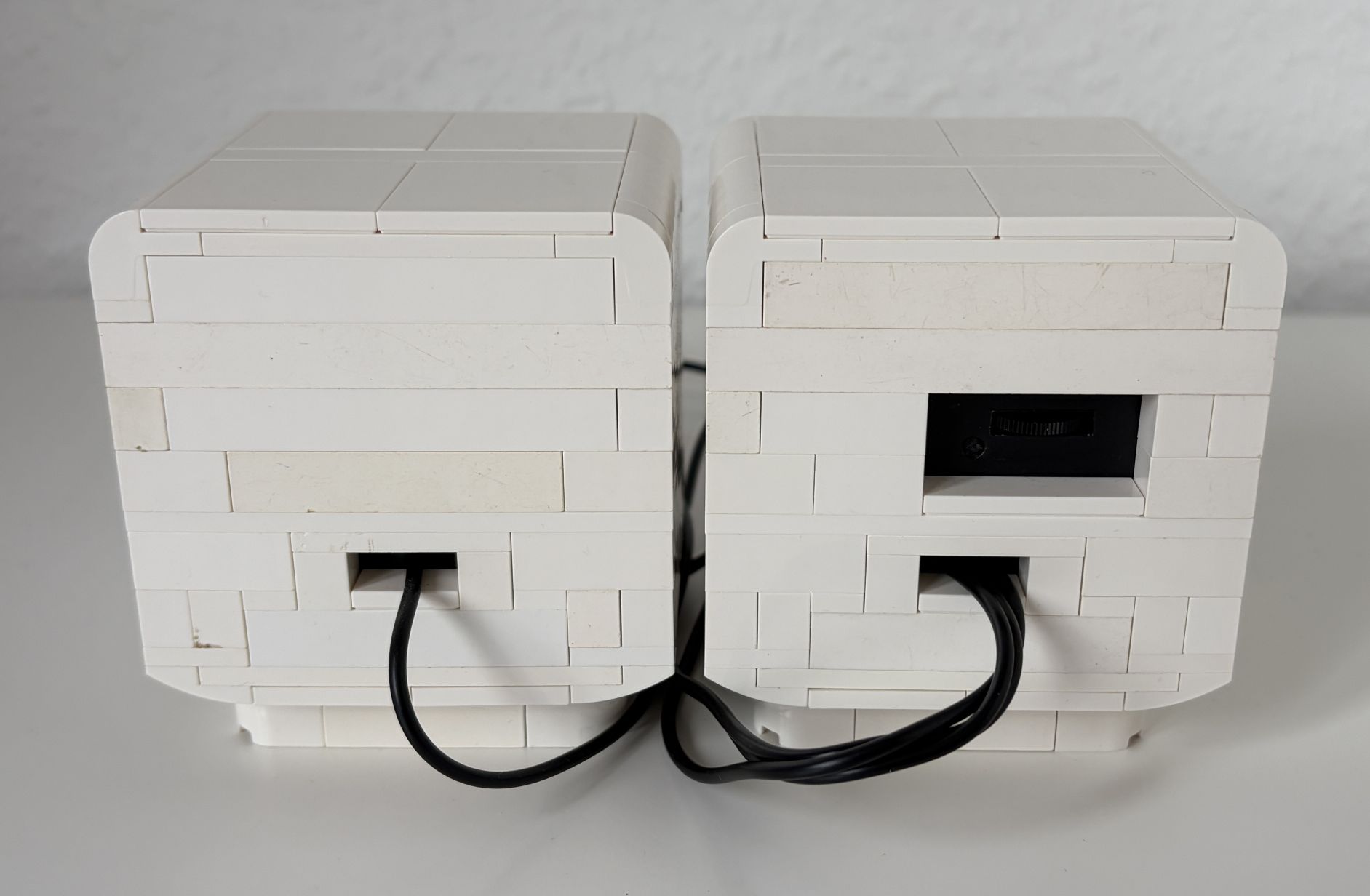 Fertige BrickDOS-Lautsprecher im LEGO-Gehäuse